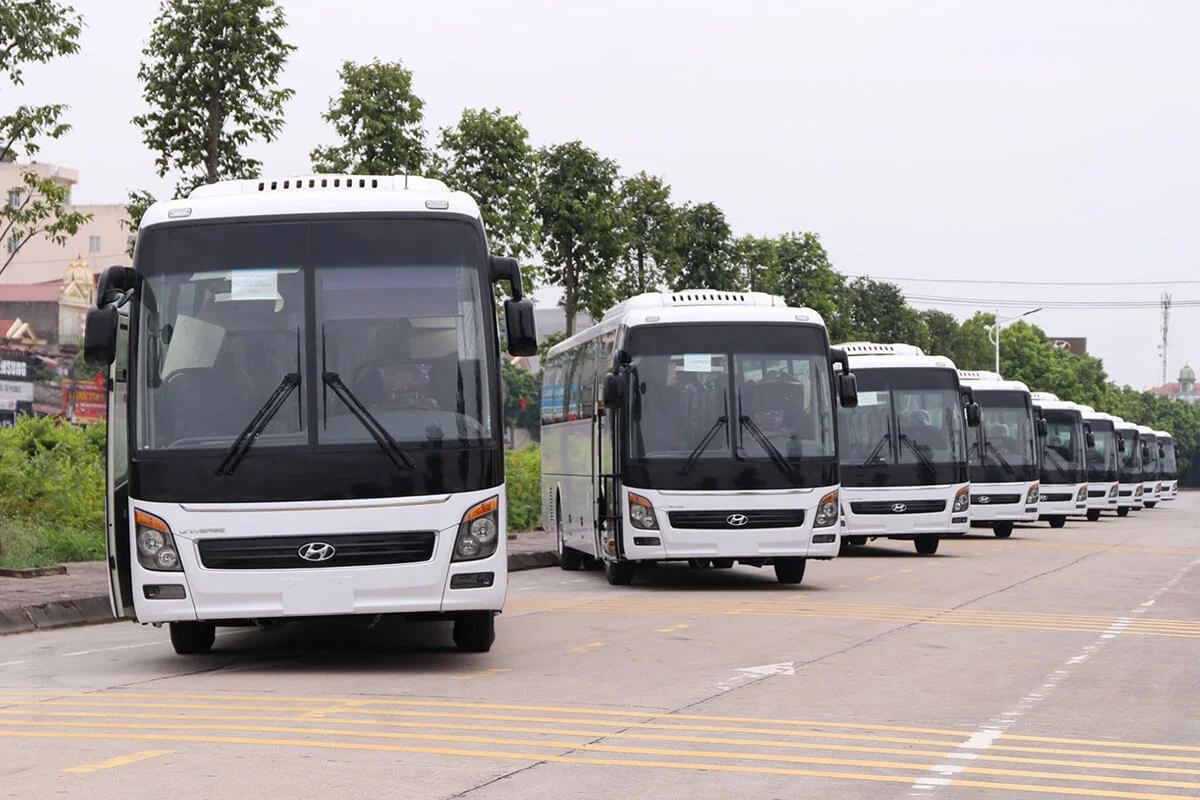 choThuê xe Universe 45 chỗ tại TPHCM