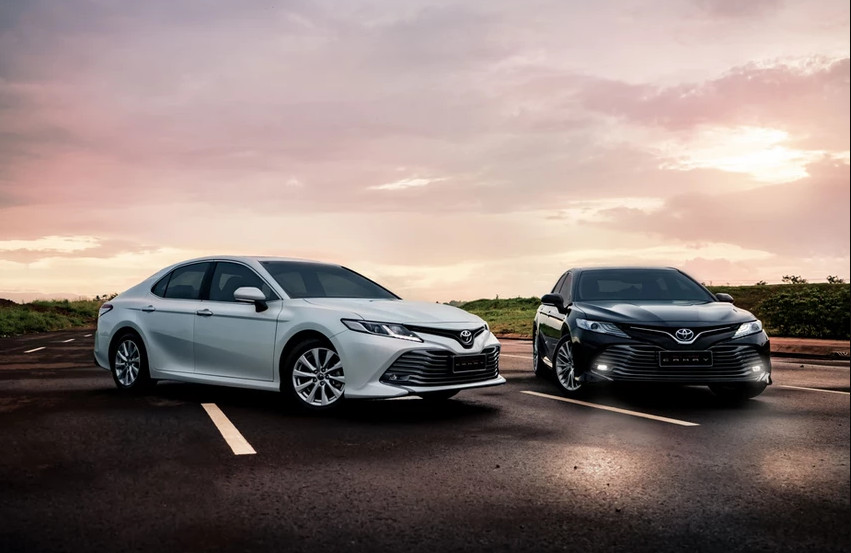 cho thuê xe ô tô Toyota Camry 4 chỗ tự lái