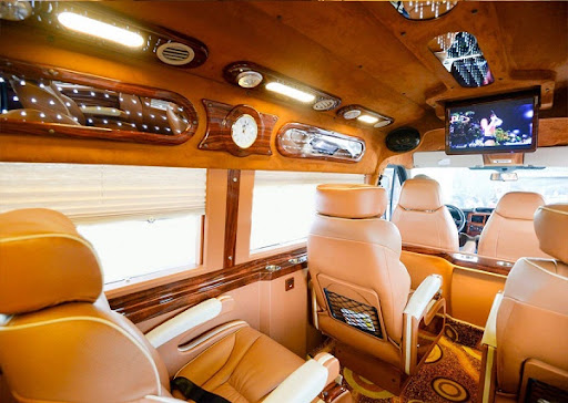 Cho thuê xe Limousine 9 chỗ tại Sài Gòn